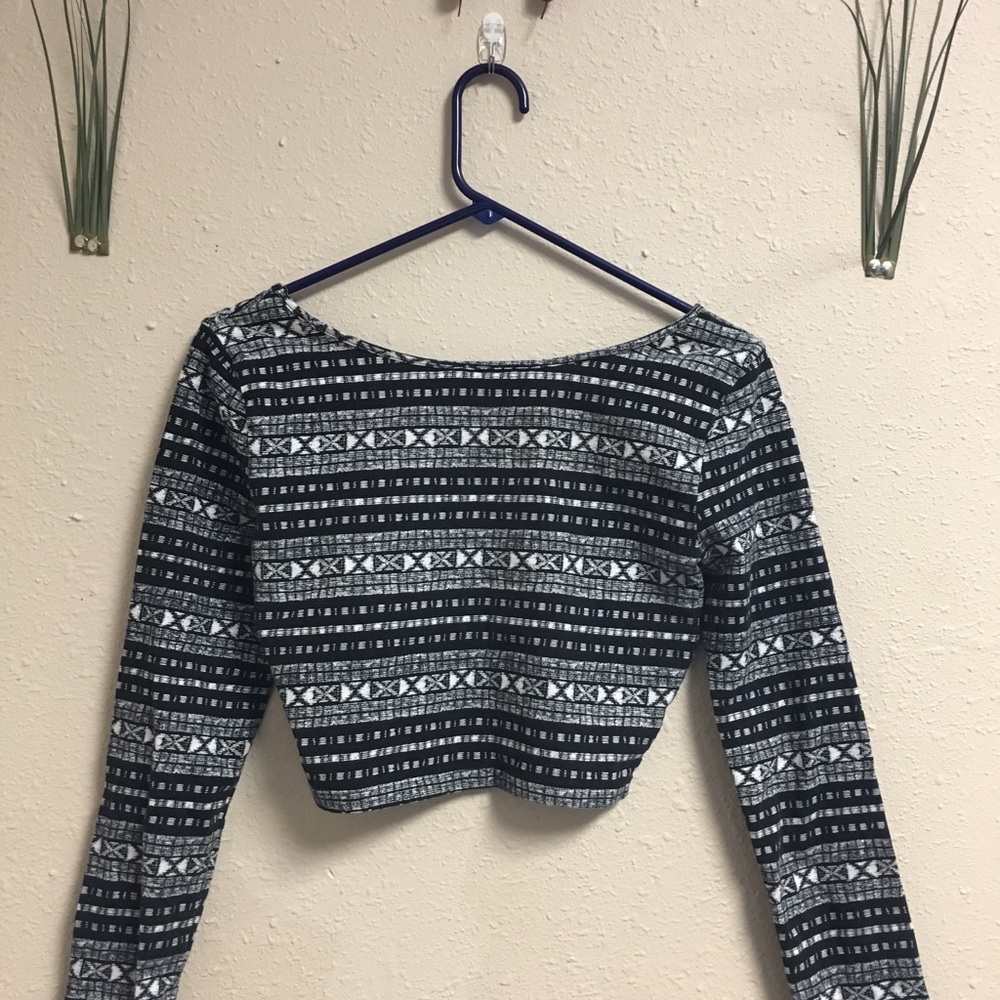 Forever 21 black and white patterned crop top